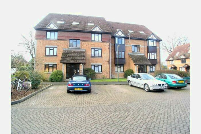 Studio To Rent In , The Grange, Woking, GU22
