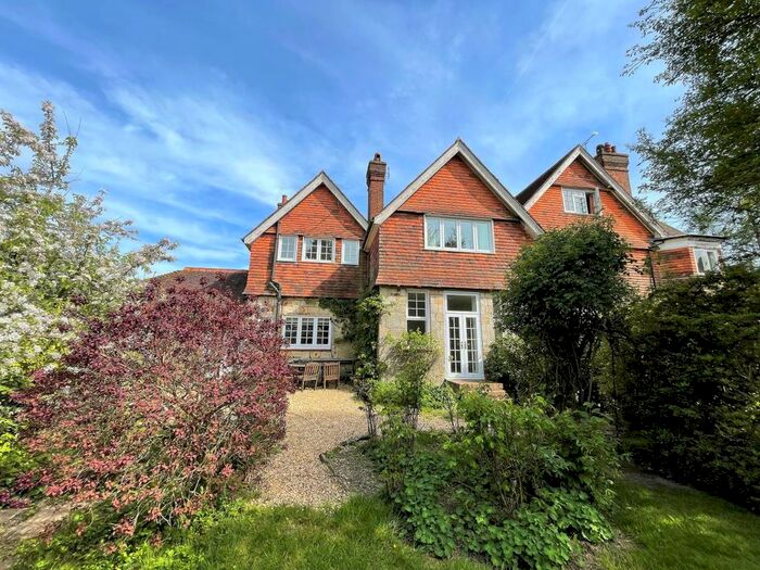 4 Bedroom Property To Rent In Beacon Road, Crowborough, East Sussex, TN6