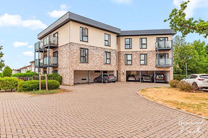 1 Bedroom Apartment For Sale In Newmans Lane, Loughton, IG10