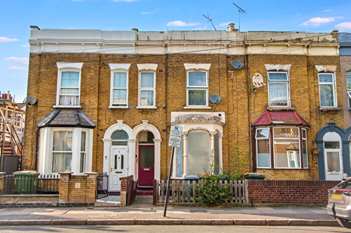 1 Bedroom Flat For Sale In Ground Floor Flat, Ham Park Road, London, E15