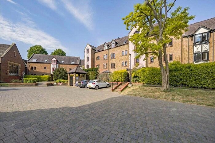 1 Bedroom Flat For Sale In Cloister Close, Teddington, TW11