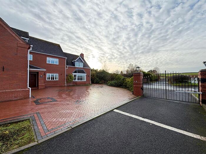 5 Bedroom Detached House To Rent In Drayton Grove, Stourbridge, DY9