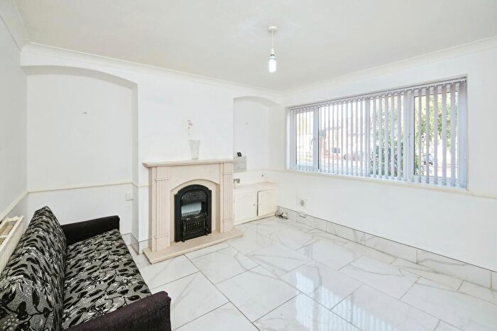 3 Bedroom Terraced House For Sale In Kitts Green Road, Birmingham, West Midlands, B33