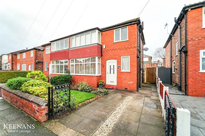 3 Bedroom Semi-Detached House For Sale In Woodgarth Drive, Swinton, Manchester, M27
