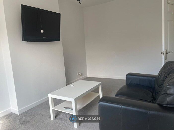 2 Bedroom Flat To Rent In Brownlow Road, London, N3
