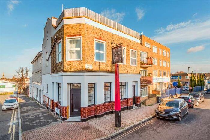 2 Bedroom Maisonette Flat To Rent In Chapel Road, West Norwood, London, SE27
