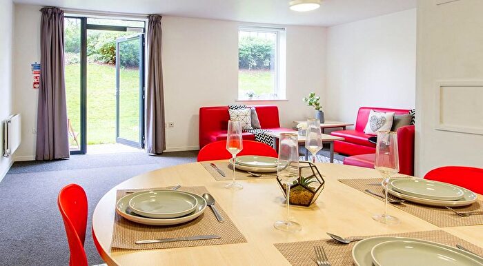 1 Bedroom Flat To Rent In De Walden Way, Bradford, BD7