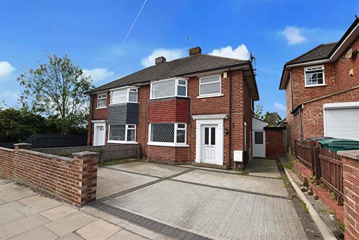 3 Bedroom Semi-Detached House For Sale In Trinity Road, Cleethorpes, DN35