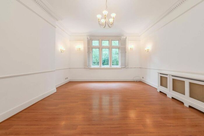 3 Bedroom Flat To Rent In Fitzjohns Avenue, Hampstead, London, NW3