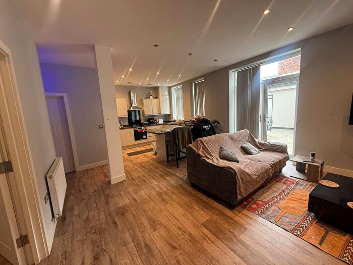 2 Bedroom Flat To Rent In City Centre Apartment / Bed / Bath -, NG1