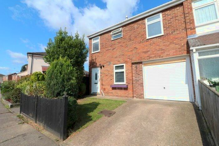 3 Bedroom End Of Terrace House To Rent In Town End Field, Witham, CM8