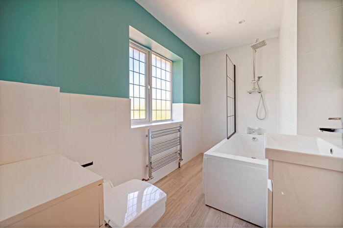 5 Bedroom Detached House For Sale In Spanish Green, Hook, RG27