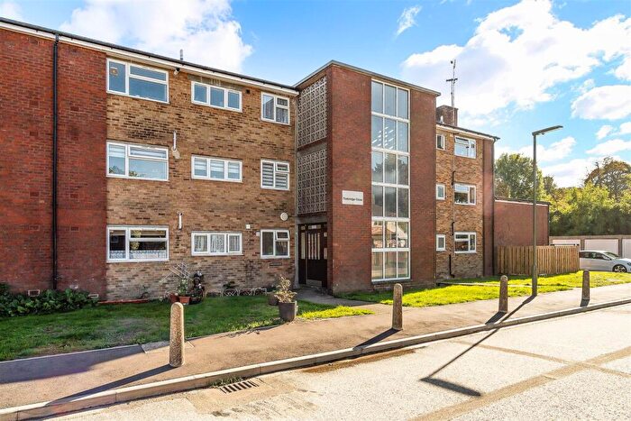2 Bedroom Apartment For Sale In Tonbridge Close, Banstead, SM7