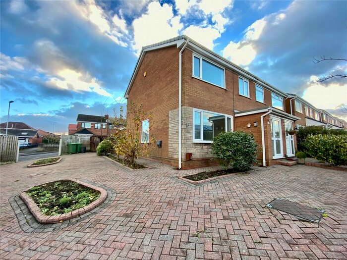 3 Bedroom Semi-Detached House To Rent In Kidderminster Way, Chadderton, Oldham, Greater Manchester, OL9