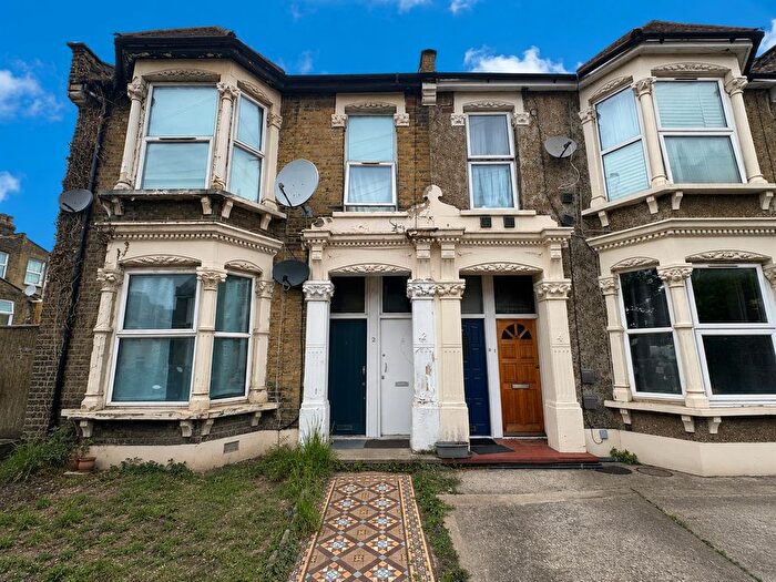 2 Bedroom Flat To Rent In Grove Green Road, London, E11