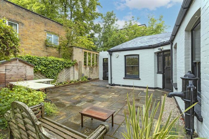 2 Bedroom Cottage To Rent In The Grove, London, N6