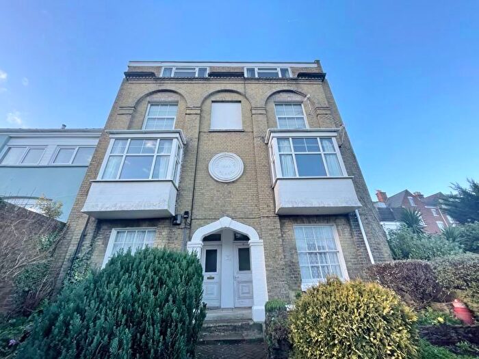 2 Bedroom Flat To Rent In Terminus Road, Cowes, PO31