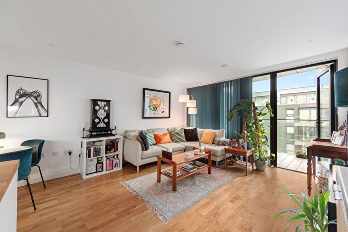 1 Bedroom Flat For Sale In Hawthorne Crescent, London, SE10