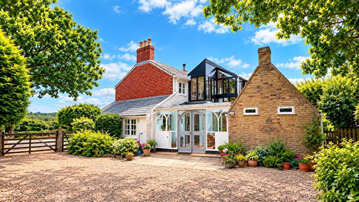 4 Bedroom Detached House For Sale In Lymington Road, East End, Lymington, SO41