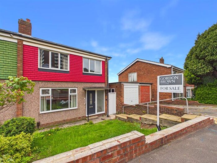 3 Bedroom Semi-Detached House For Sale In Ivanhoe View, Low Fell, Gateshead, NE9