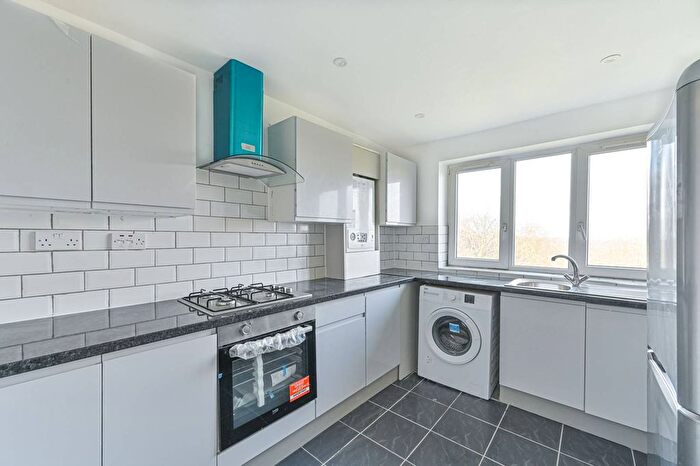 3 Bedroom Flat To Rent In Wood Vale, Honor Oak Park, London, SE23