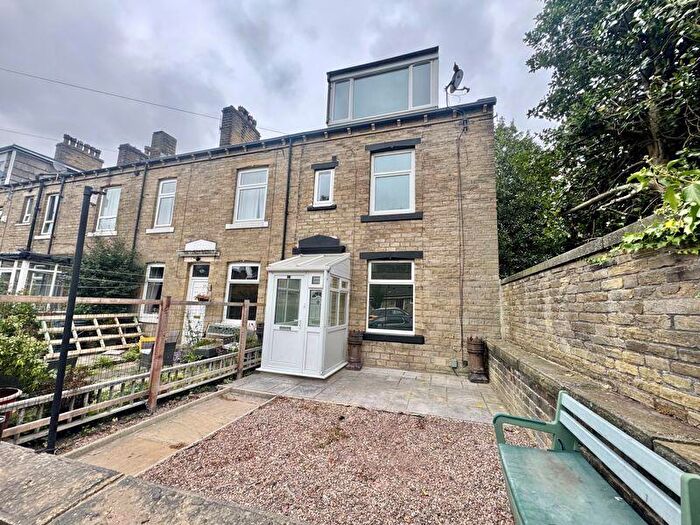 3 Bedroom Terraced House For Sale In Scarborough Terrace, Elland, HX5