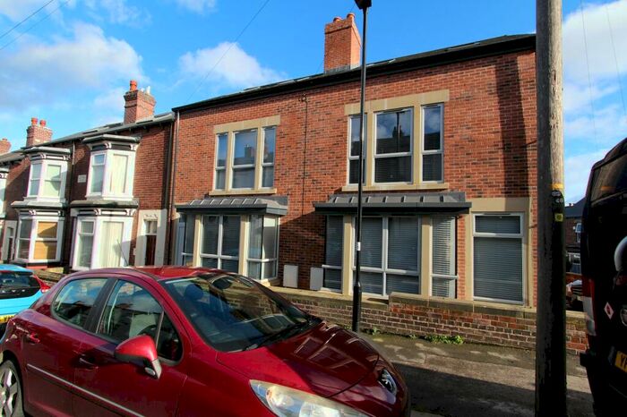 3 Bedroom Semi-Detached House To Rent In Roach Road, Sheffield, S11