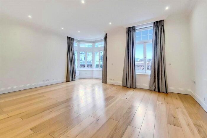 2 Bedroom Flat To Rent In Egerton Terrace, London, SW3
