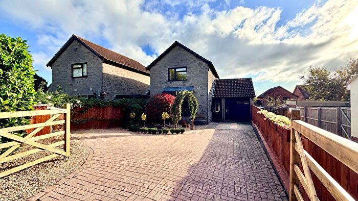 3 Bedroom Link Detached House For Sale In Crimchard, Chard, Somerset, TA20