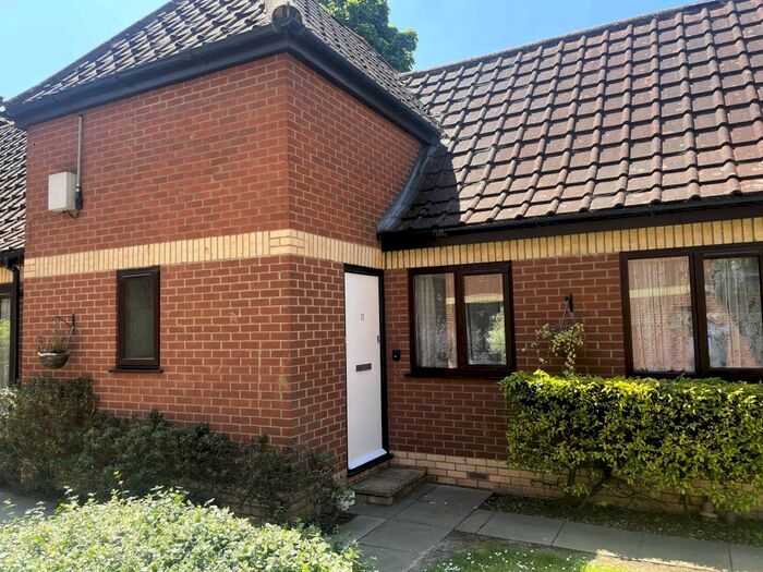 1 Bedroom Flat To Rent In Golding Court, Riverden Road, Ilford, IG1