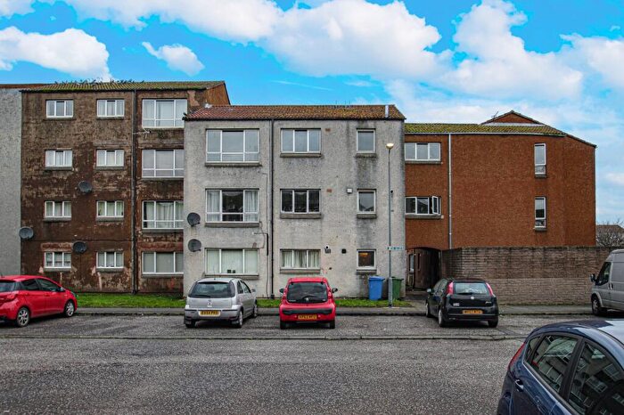 3 Bedroom Flat To Rent In Lumley Place, Falkirk, FK3