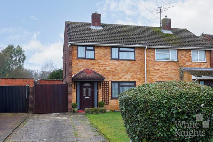 3 Bedroom Semi-Detached House For Sale In Rochester Avenue, Woodley, Reading, Berkshire, RG5