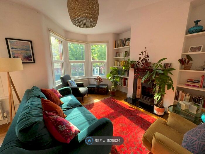 2 Bedroom Maisonette To Rent In Perth Road, London, E10