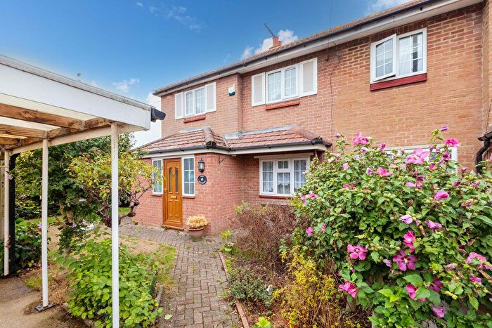 3 Bedroom Semi-Detached House For Sale In Leeson Gardens, Eton Wick, Berkshire, SL4