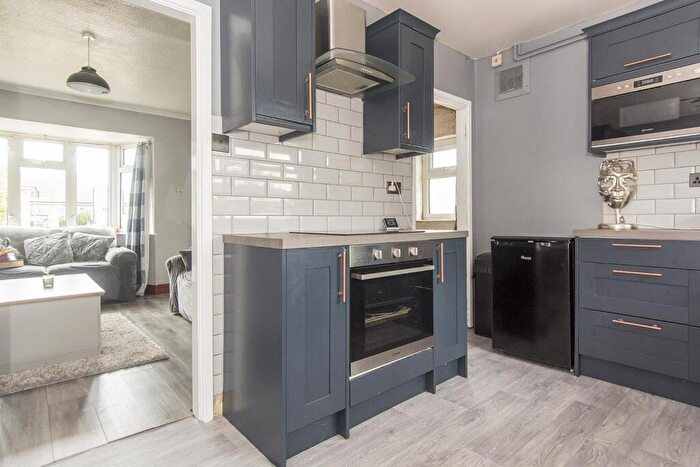3 Bedroom Semi-Detached House For Sale In Welland Park Road, Market Harborough, LE16