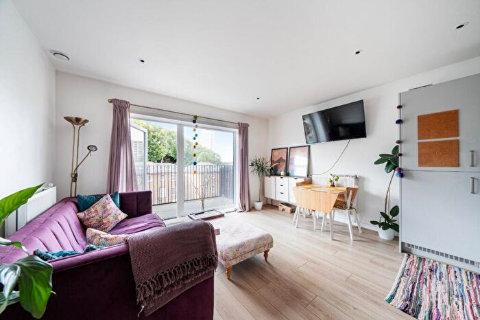 1 Bedroom Apartment For Sale In Brumwell Avenue, London, SE18