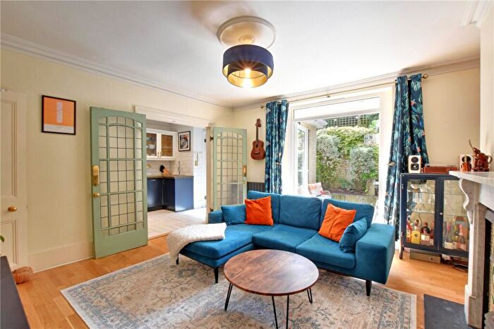 2 Bedroom Apartment For Sale In Lewisham Hill, Lewisham, London, SE13