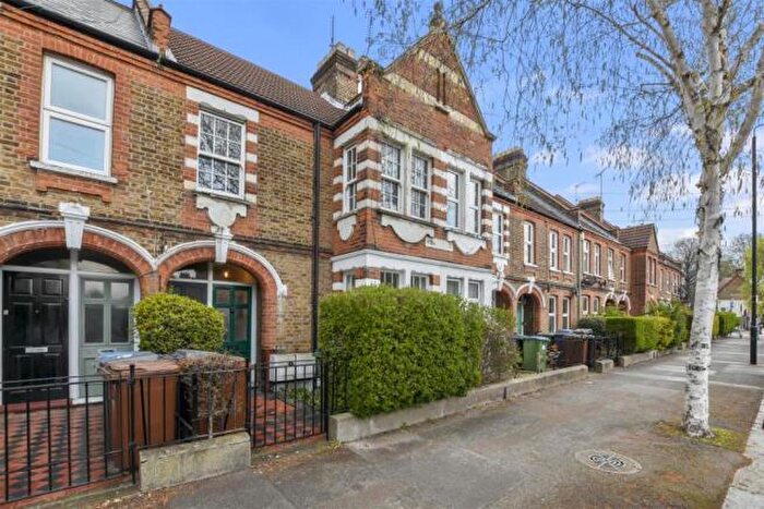 2 Bedroom Flat To Rent In Winns Avenue, London, E17