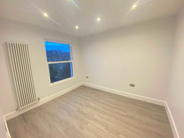 2 Bedroom Flat To Rent In Bedroom, Bathroom Flat &# Marriott Road, Finsbury Park, N4