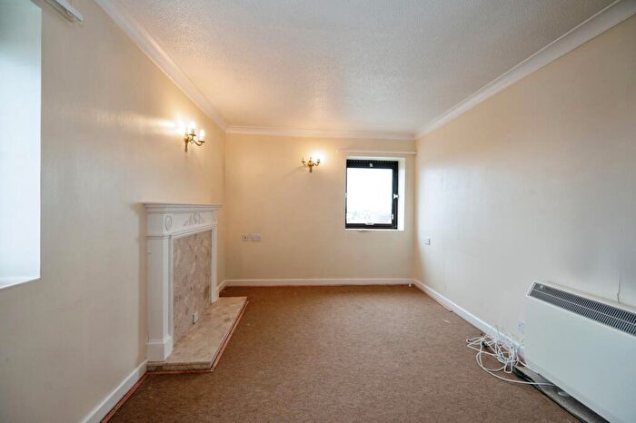1 Bedroom Flat For Sale In Clarence Parade, Southsea, Hampshire, PO5