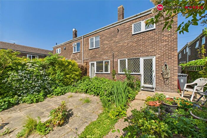 3 Bedroom End Of Terrace House For Sale In Maple Drive, Huntingdon, Cambridgeshire, PE29