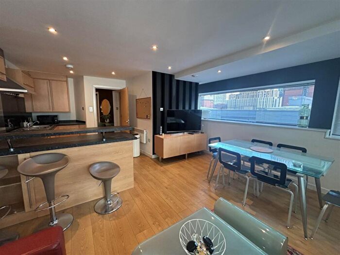 2 Bedroom Flat To Rent In Albion Street, Leeds, LS2