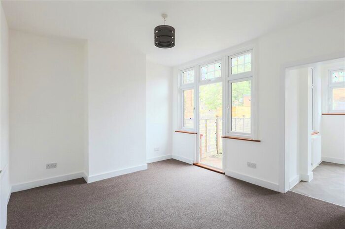 1 Bedroom Apartment To Rent In Warlters Road, Holloway, London, N7