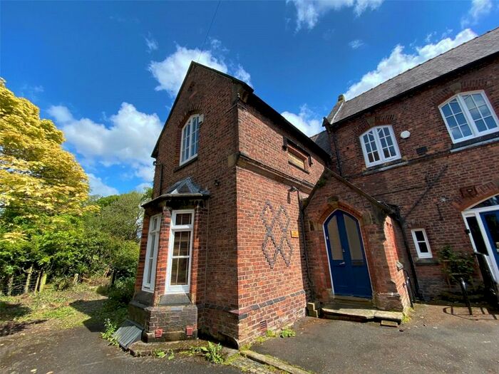 3 Bedroom Garage / Parking To Rent In Park Road, Sale, M33