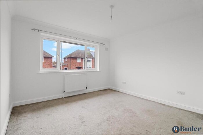 2 Bedroom Semi-Detached Bungalow For Sale In Greenfield Avenue, Kettering, NN15