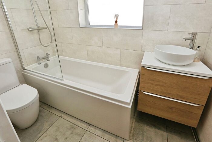 2 Bedroom Bungalow For Sale In Rother Dale, Southampton, Hampshire, SO19