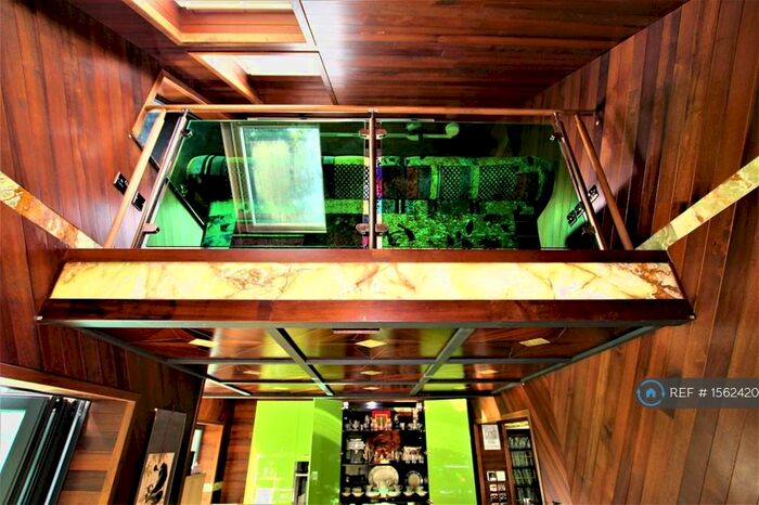 2 Bedroom Flat To Rent In Penthouse Maisonette, Bristol, BS9