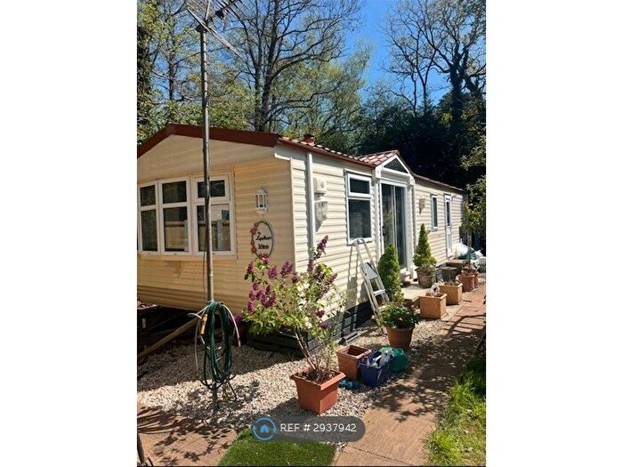 2 Bedroom Park Home To Rent In Finchampstead, Wokingham, RG40