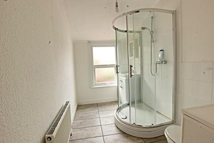 2 Bedroom Apartment To Rent In Lincoln Road, London, EN1