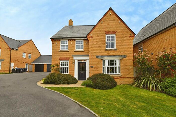 4 Bedroom Detached House For Sale In Westons Piece, Devizes, SN10